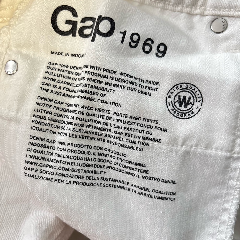 🚨3X$30🚨 GAP Women's Straight White Jeans with Distressed Details - Picture 6 of 7